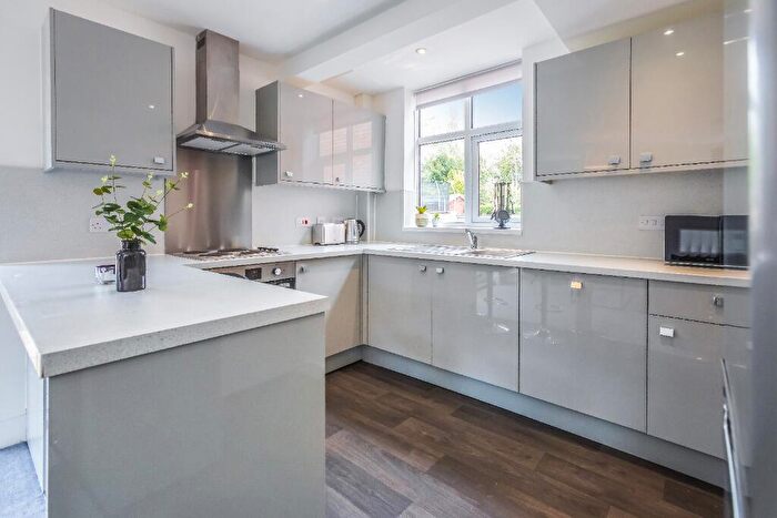 4 Bedroom Detached House To Rent In Cyprus Avenue, Beeston, Nottingham, Nottinghamshire, NG9