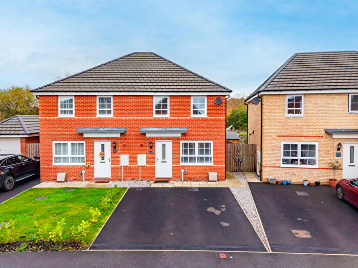 3 Bedroom Semi Detached House For Sale In Railway Walk, Royston, Barnsley, S71