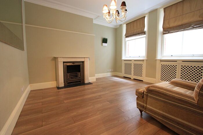 2 Bedroom Flat To Rent In Palace Gate, Kensington, W8