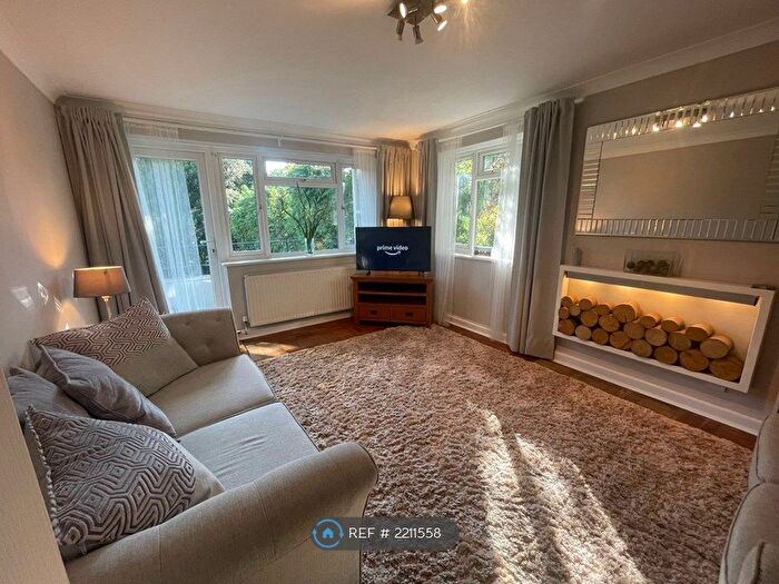 3 Bedroom Flat To Rent In Westcliff Road, Bournemouth, BH4