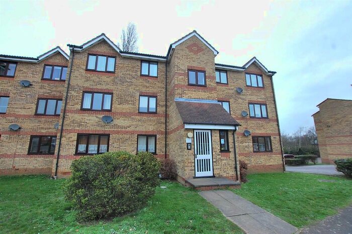 1 Bedroom Flat To Rent In Prestatyn Close, Stevenage SG1