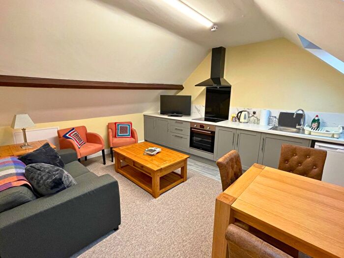 2 Bedroom Flat To Rent In Morton Road, Exmouth, EX8