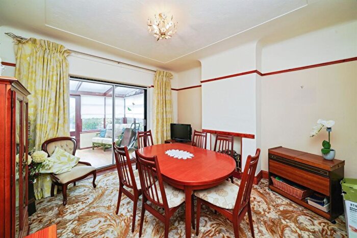 2 Bedroom Semi-Detached Bungalow For Sale In Francis Avenue, Wirral, CH46