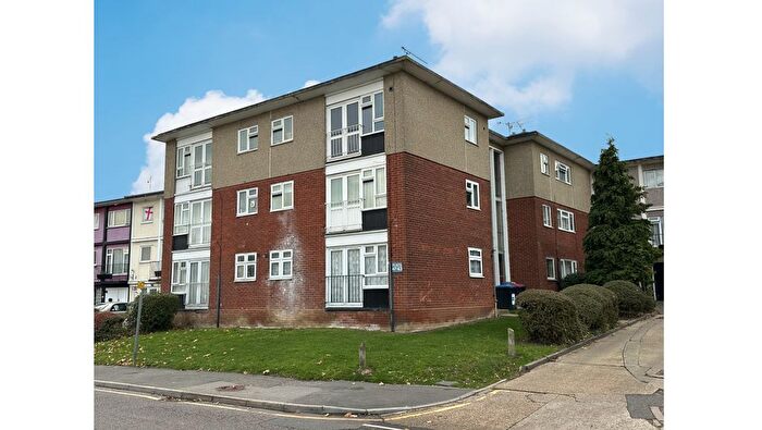 1 Bedroom Flat For Sale In Long Riding, Basildon, Essex, SS14