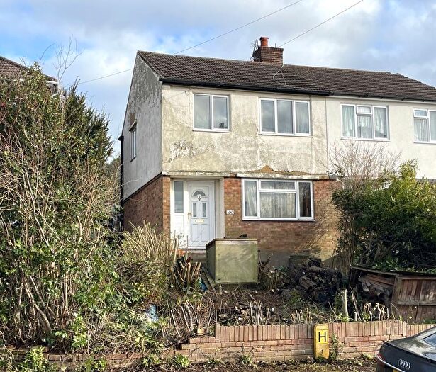 3 Bedroom Semi Detached House For Sale In Pennine Avenue, Luton, LU3