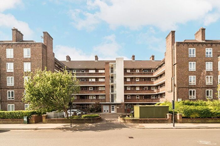 3 Bedroom Flat To Rent In Dorset Road, Kennington, SW8