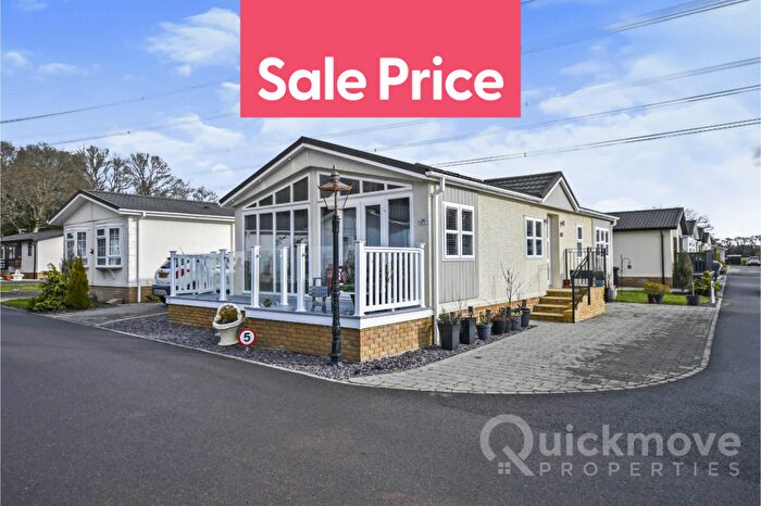 2 Bedroom Park Home For Sale In Wimborne, Dorset, BH21