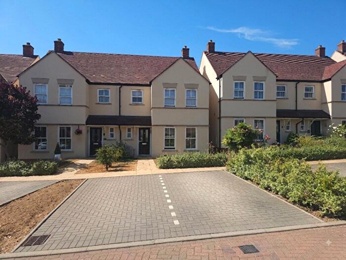 3 Bedroom Semi-Detached House For Sale In Bourton Road, Banbury, OX16