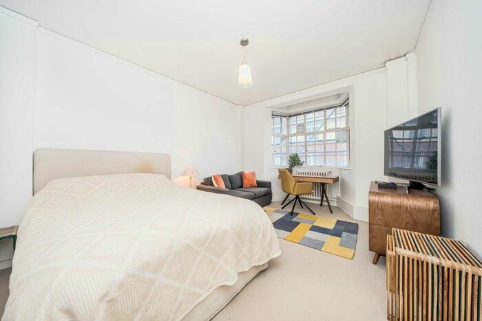 Studio To Rent In Woburn Place, London, WC1H