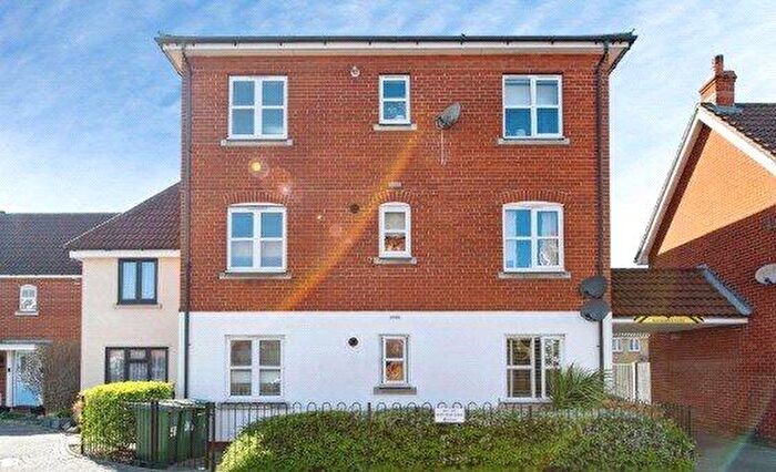 2 Bedroom Flat For Sale In Mary Rose Close, Chafford Hundred, Grays, Essex, RM16