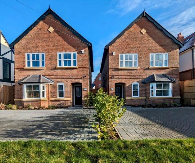 5 Bedroom Detached House To Rent In Little Bushey Lane, Bushey, WD23