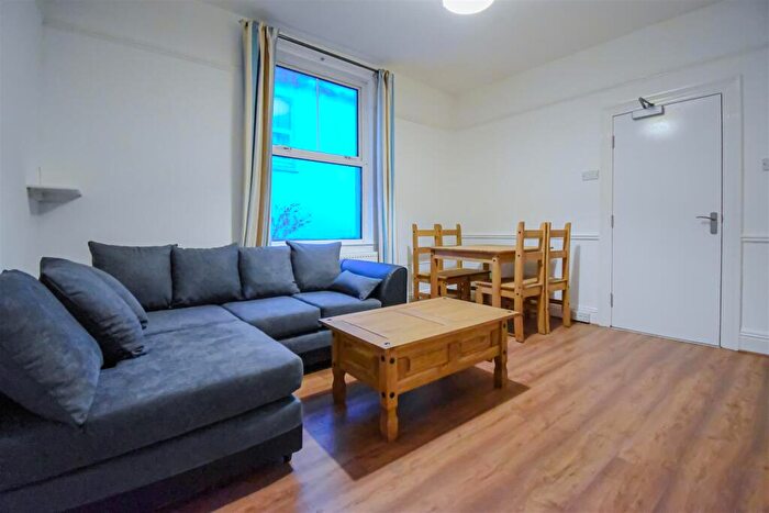 6 Bedroom Terraced House To Rent In Plymouth, PL4