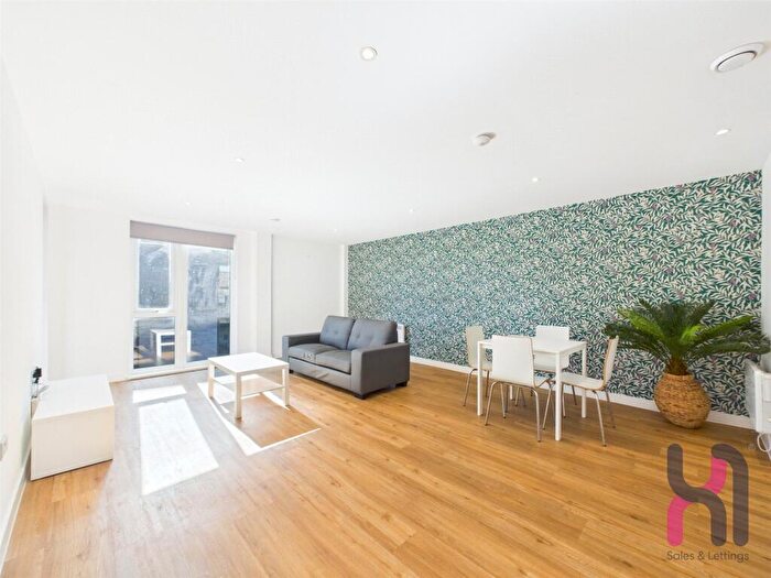 2 Bedroom Flat To Rent In The Plaza, Advent Way, Ancoats, Manchester, M4