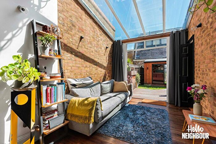 2 Bedroom Apartment To Rent In Moray Road, London, N4