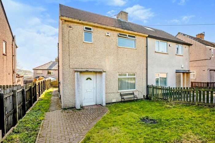 3 Bedroom Property To Rent In Whitehill Crescent, Illingworth, Halifax, HX2