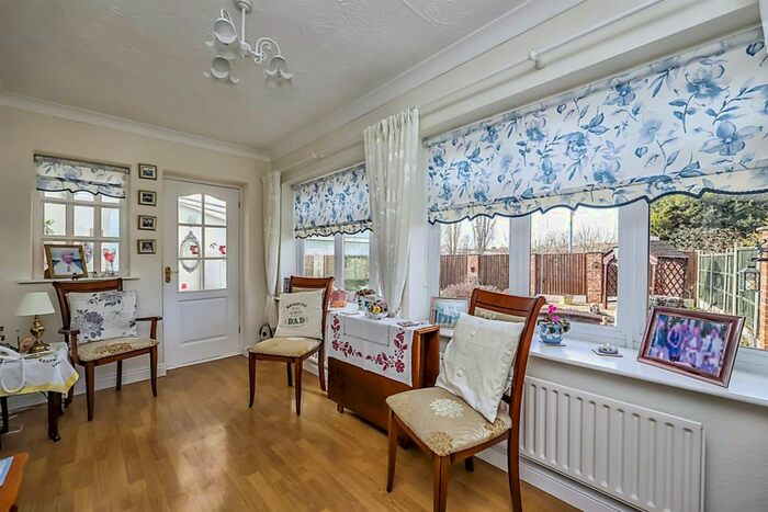 3 Bedroom Semi-Detached House For Sale In Stancliffe Avenue, Bulwell, Nottingham, NG6