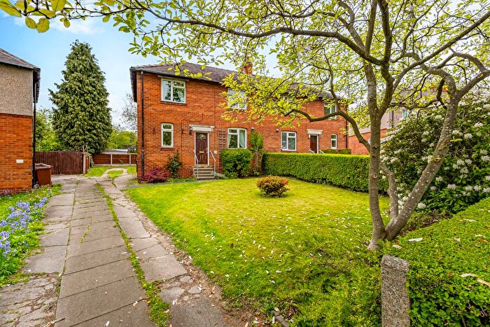 3 Bedroom Semi-Detached House For Sale In Haselden Road, Wakefield, WF2