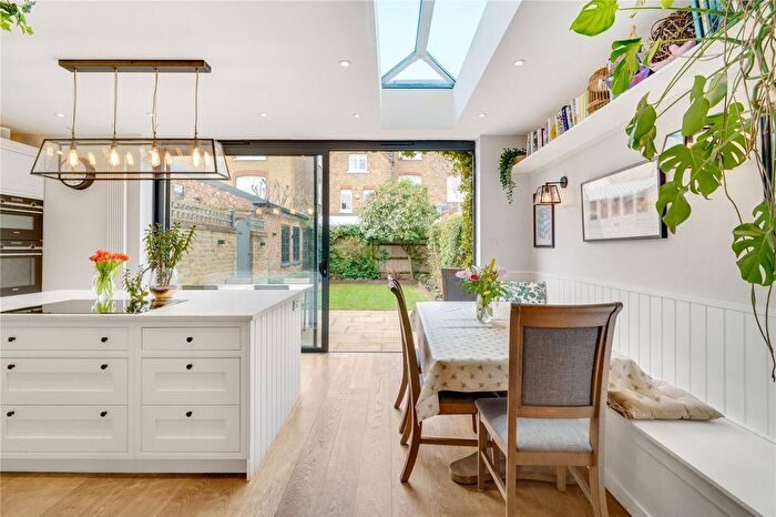 5 Bedroom Semi Detached House For Sale In Holmside Road, SW12