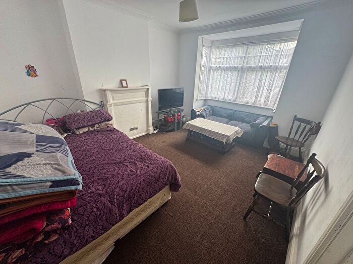 2 Bedroom Flat To Rent In Upperton Road, Leicester, LE3