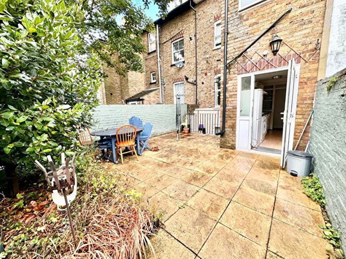 1 Bedroom Flat To Rent In High Street, Broadstairs, Kent, CT10