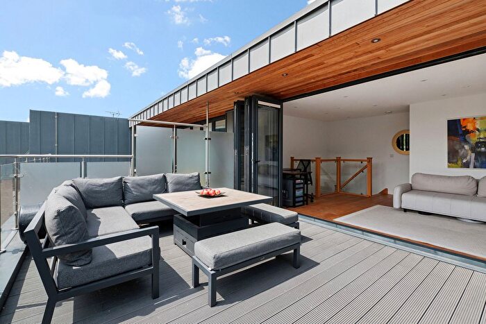 4 Bedroom Terraced House For Sale In Park Place, London, N1