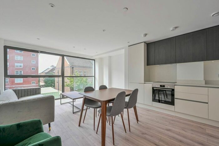 2 Bedroom Flat To Rent In Clements Lane, Ilford, IG1