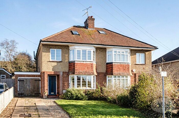 4 Bedroom Semi Detached House For Sale In Oaklands Road, Petersfield, Hampshire, GU32