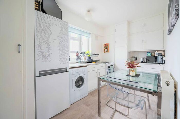 2 Bedroom Flat To Rent In Dunsfold House, Brixton Hill, London, SW2