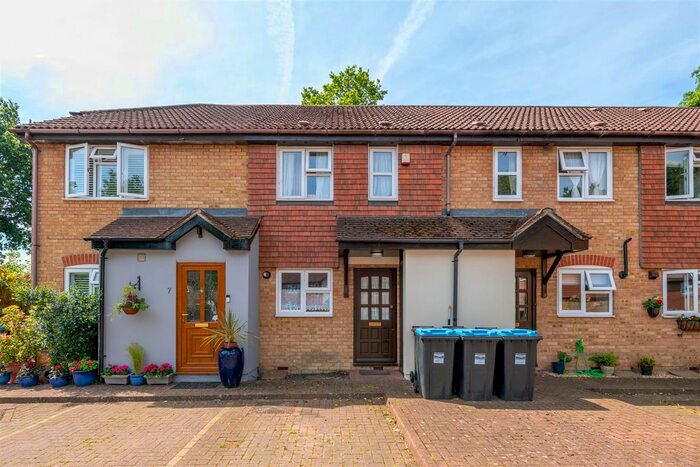 2 Bedroom Terraced House To Rent In The Woodlands, Smallfield, Horley, RH6