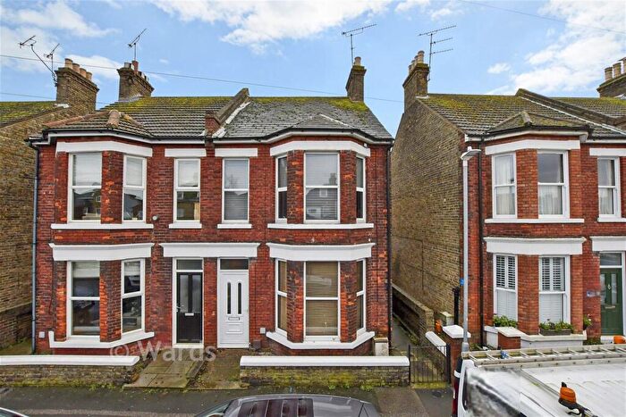 3 Bedroom Semi Detached House For Sale In Grosvenor Road, Broadstairs, Kent, CT10