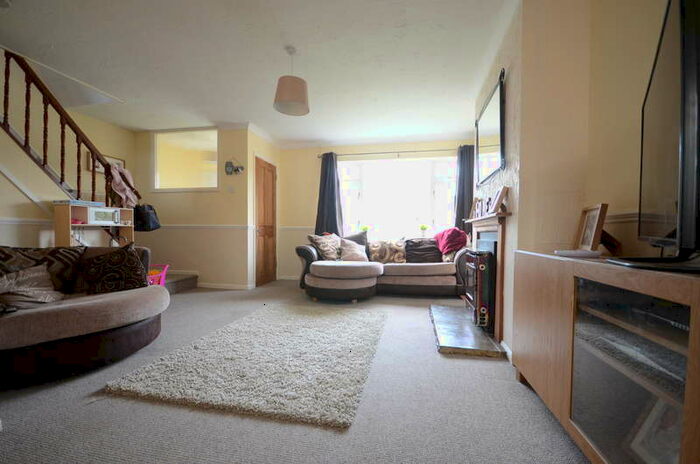3 Bedroom Semi-Detached House To Rent In Vauxhall Drive, Woodley, RG5