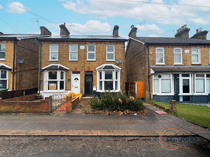 3 Bedroom Semi Detached House For Sale In Salisbury Avenue, Stanford-Le-Hope, SS17