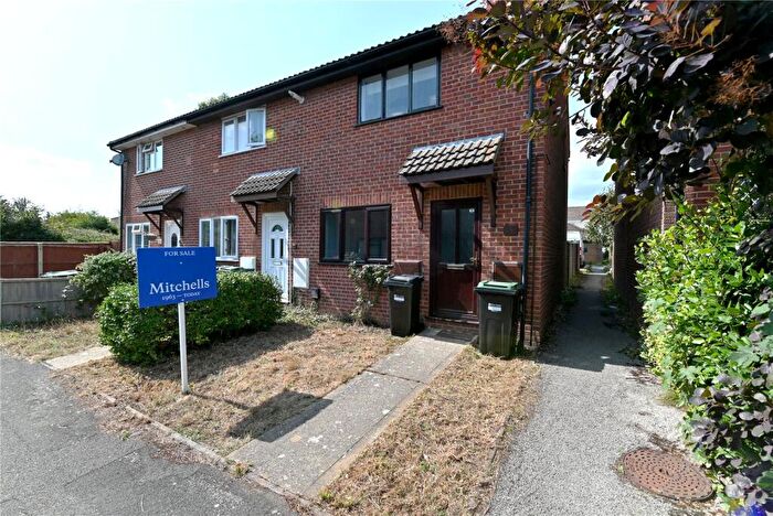 3 Bedroom End Of Terrace House For Sale In Brownsea Close, New Milton, Hampshire, BH25