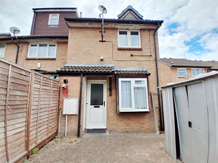1 Bedroom End Of Terrace House For Sale In Repens Way, Hayes, UB4