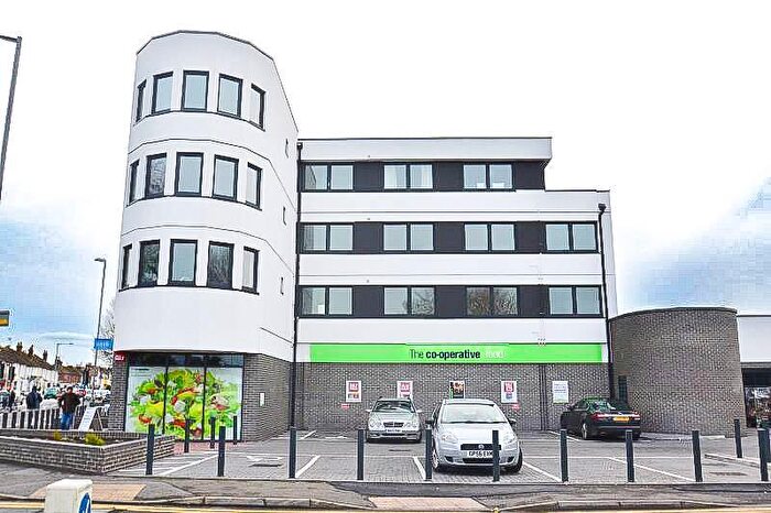 2 Bedroom Flat To Rent In Seaside, Eastbourne, East Sussex, BN22