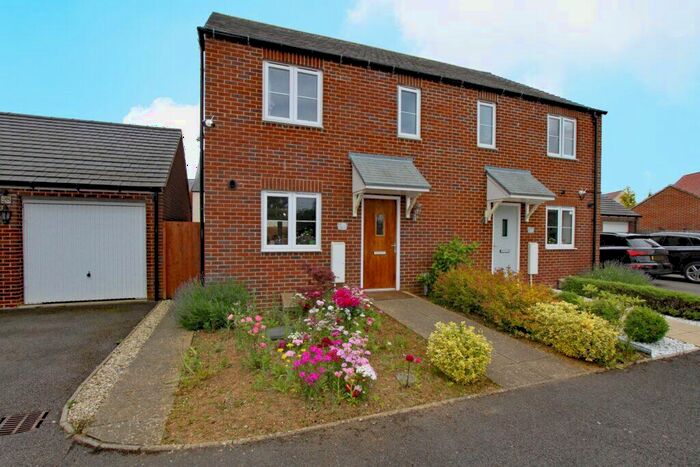 3 Bedroom Semi-Detached House To Rent In Swift Drive, Bodicote, Oxon, OX15