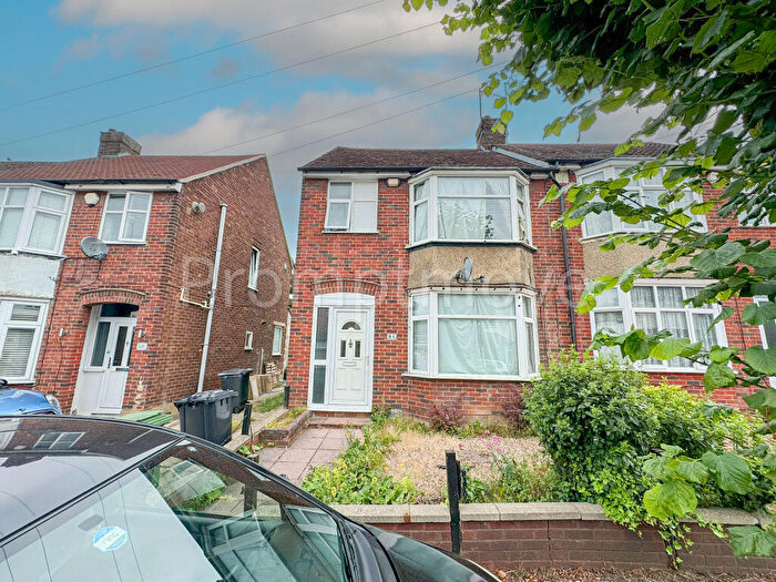 3 Bedroom Semi-Detached House To Rent In Dordans Road Luton, LU4