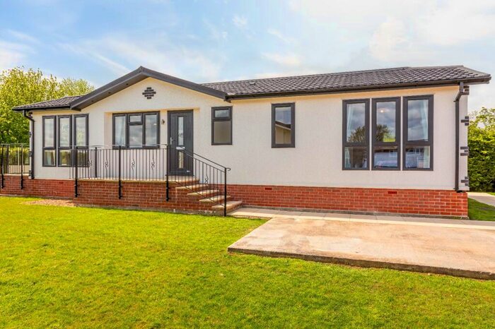 2 Bedroom Park Home For Sale In Mere Road, Lincolnshire, Lincoln, LN5