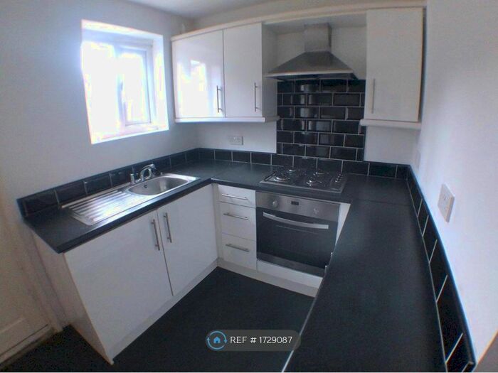 4 Bedroom Terraced House To Rent In Kelso Gardens, Leeds, LS2