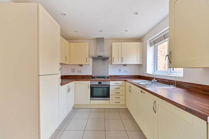 4 Bedroom Detached House For Sale In Edgeworth Close, Langley, Slough, SL3