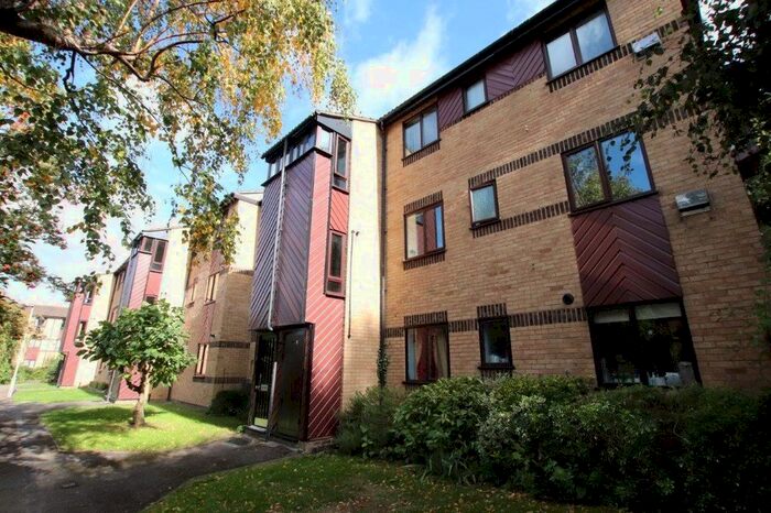 2 Bedroom Flat To Rent In St Pauls Court, Reading, RG1