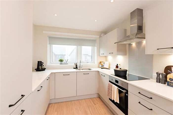 3 Bedroom End Of Terrace House To Rent In North Lodge Wynd, G33