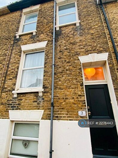 2 Bedroom Flat To Rent In Fonblanque Road, Sheerness, ME12