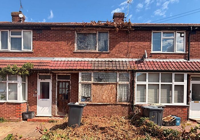 2 Bedroom Terraced House For Sale In Peartree Road, Luton, Bedfordshire, LU2