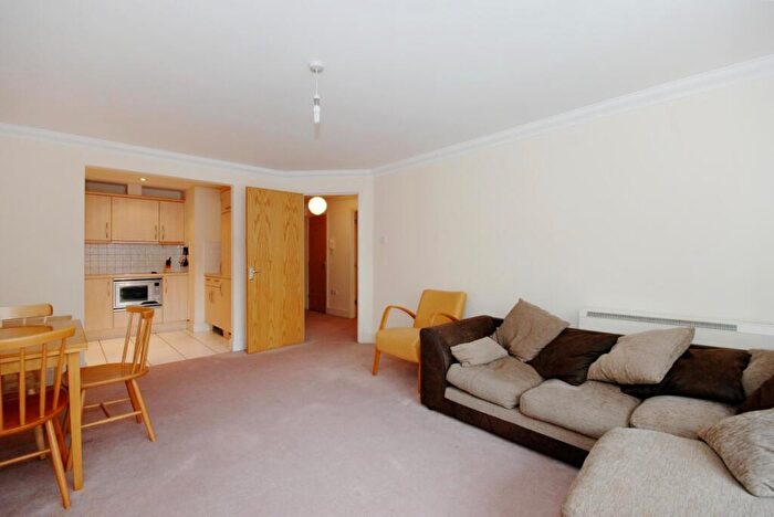 1 Bedroom Flat To Rent In Gallery Court Gunter Grove, SW10