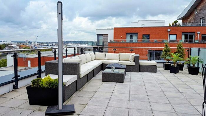 2 Bedroom Flat To Rent In Ocean Way, Southampton, Hampshire, SO14