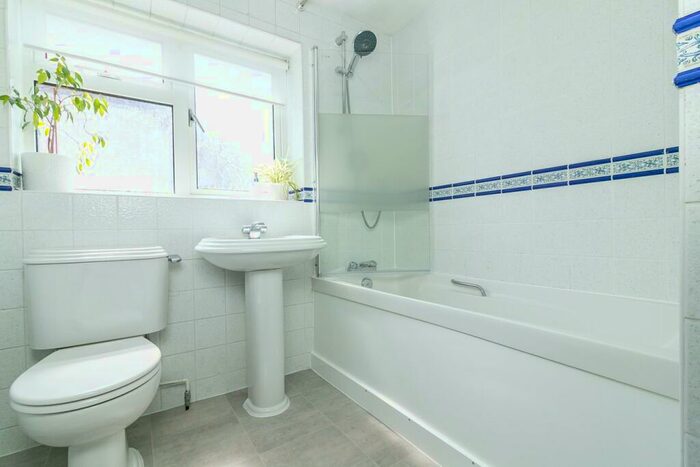 3 Bedroom Semi-Detached House For Sale In Waysbrook, Letchworth Garden City, SG6