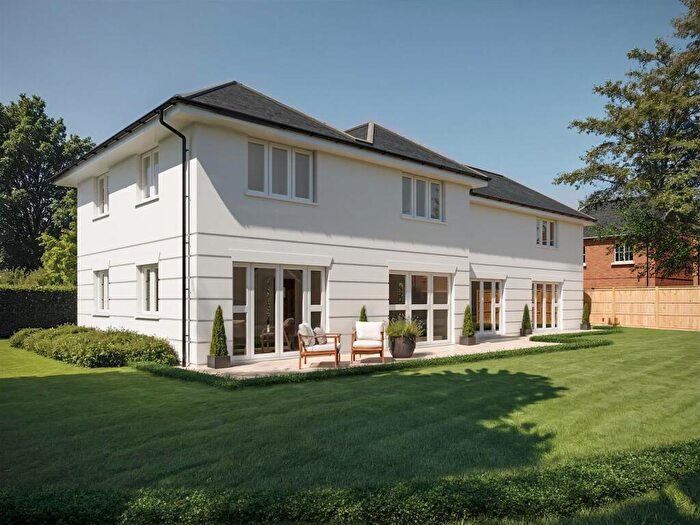 5 Bedroom Detached House For Sale In The Lakes, Swanmore, SO32
