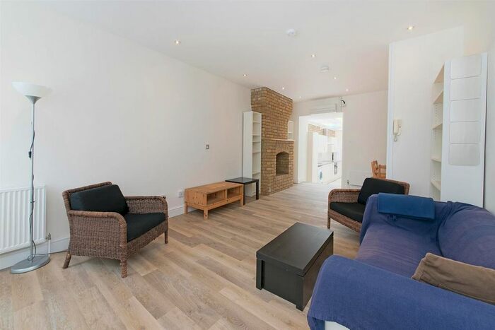 2 Bedroom Flat To Rent In Dawes Road, London, SW6