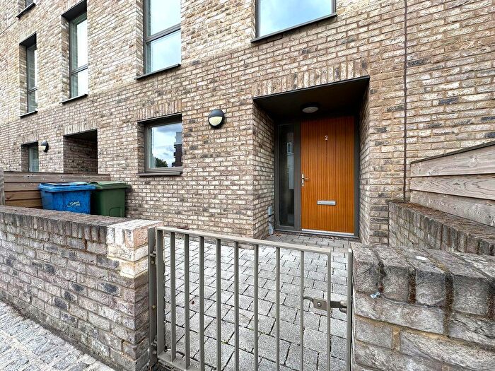 4 Bedroom Flat To Rent In Severin Court, Harvard Gardens, Elephant And Castle, SE17